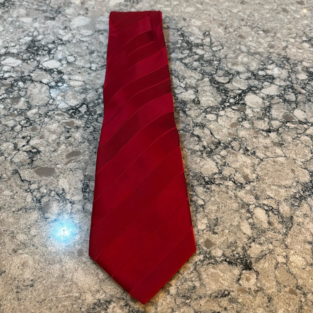 Donald J Trump Signature Collection Tie.
Red with gold crest. Handmade silk.